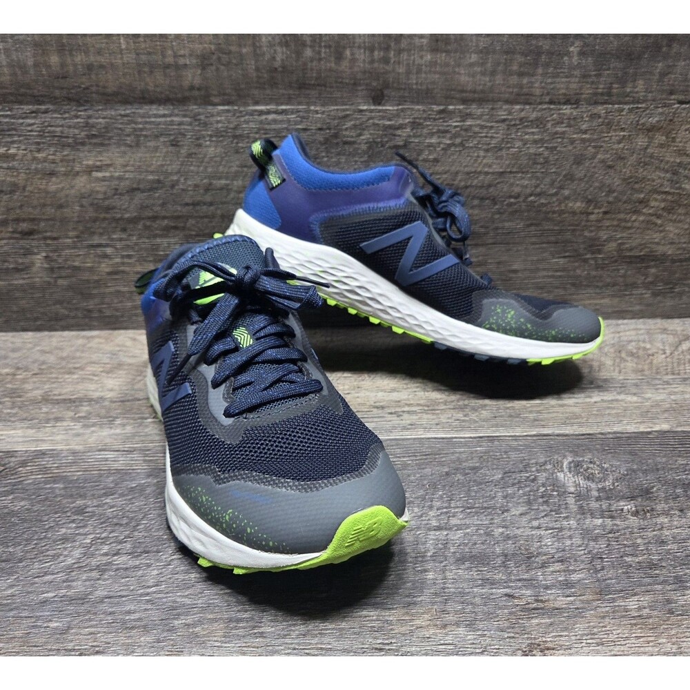 New Balance Mens Size 9 Blue Running Shoes Sneakers